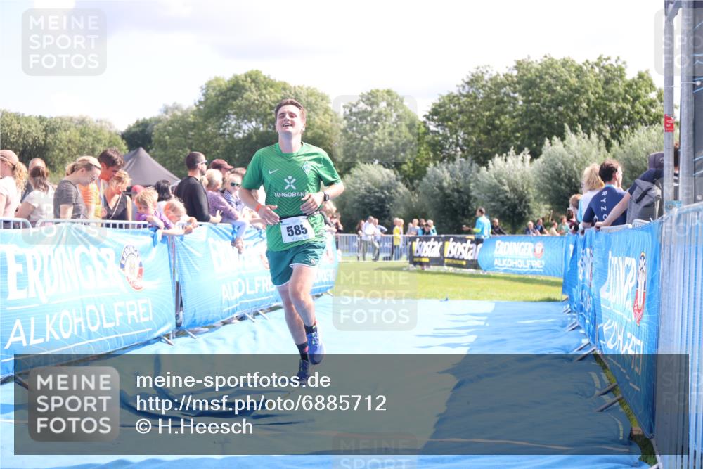 25.08.2024 - Elbe Triathlon Hamburg H.Heesch http://msf.ph/oto/6885712 25.08.2024 11:32:08 Ziel 585, 698, 733 meine-sportfotos.de