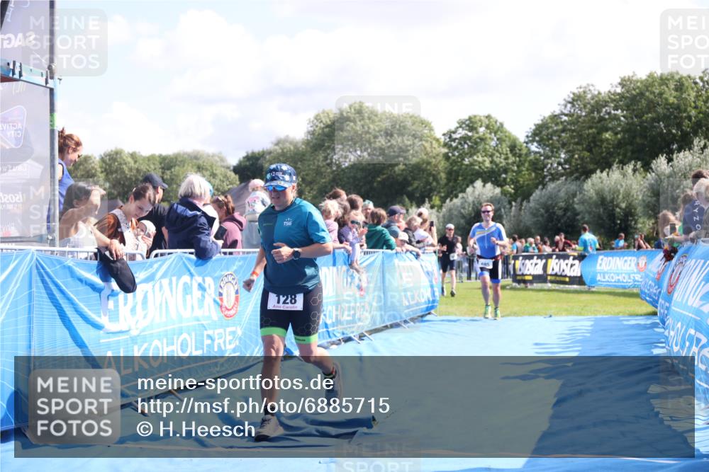 25.08.2024 - Elbe Triathlon Hamburg H.Heesch http://msf.ph/oto/6885715 25.08.2024 11:25:07 Ziel 128, 588, 685, 728 meine-sportfotos.de