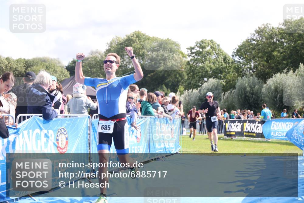 25.08.2024 - Elbe Triathlon Hamburg H.Heesch http://msf.ph/oto/6885717 25.08.2024 11:25:10 Ziel 128, 582, 588, 685, 728, 1600 meine-sportfotos.de