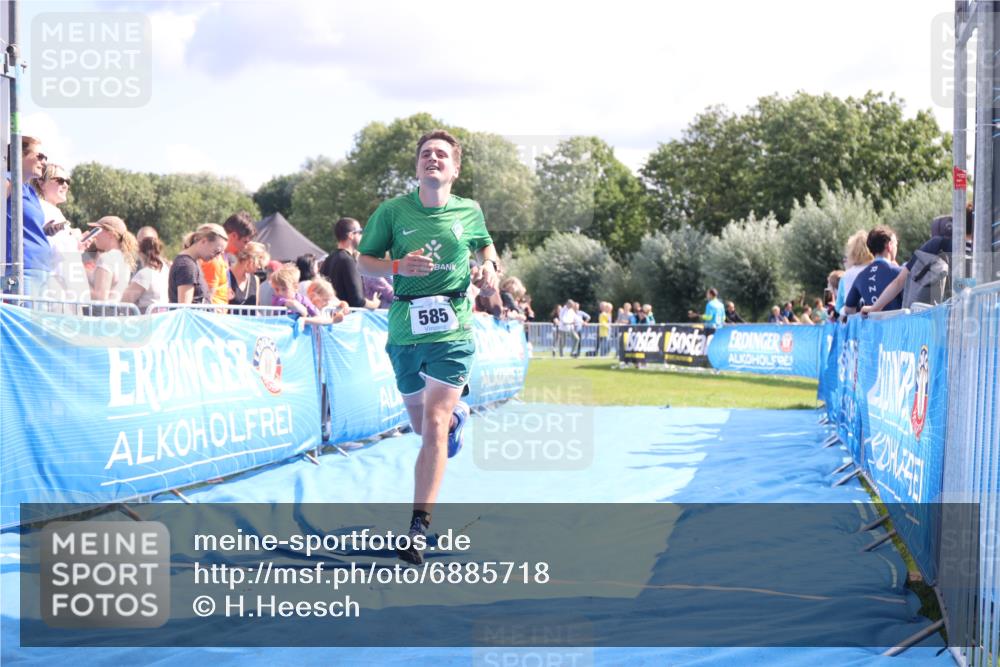 25.08.2024 - Elbe Triathlon Hamburg H.Heesch http://msf.ph/oto/6885718 25.08.2024 11:32:08 Ziel 585, 698, 733 meine-sportfotos.de