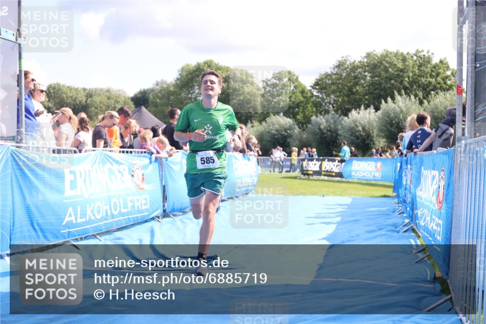 25.08.2024 - Elbe Triathlon Hamburg H.Heesch http://msf.ph/oto/6885719 25.08.2024 11:32:08 Ziel 585, 698, 733 meine-sportfotos.de