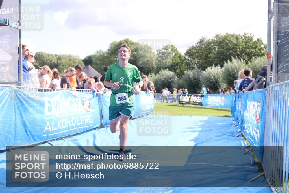 25.08.2024 - Elbe Triathlon Hamburg H.Heesch http://msf.ph/oto/6885722 25.08.2024 11:32:08 Ziel 585, 698, 733 meine-sportfotos.de