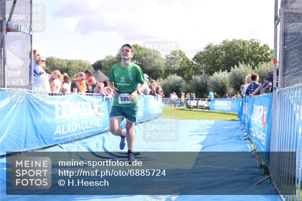 25.08.2024 - Elbe Triathlon Hamburg H.Heesch http://msf.ph/oto/6885724 25.08.2024 11:32:08 Ziel 585, 698, 733 meine-sportfotos.de