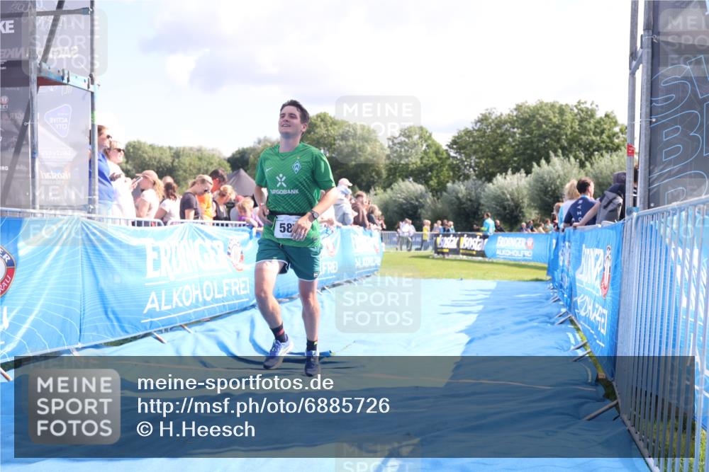 25.08.2024 - Elbe Triathlon Hamburg H.Heesch http://msf.ph/oto/6885726 25.08.2024 11:32:08 Ziel 585, 698, 733 meine-sportfotos.de