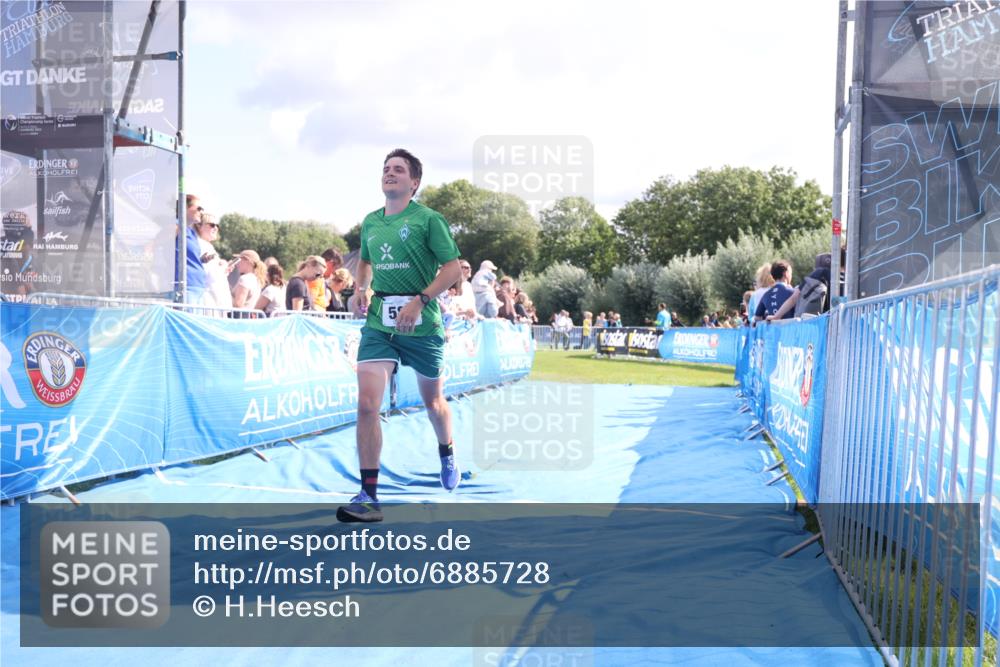 25.08.2024 - Elbe Triathlon Hamburg H.Heesch http://msf.ph/oto/6885728 25.08.2024 11:32:08 Ziel 585, 698, 733 meine-sportfotos.de