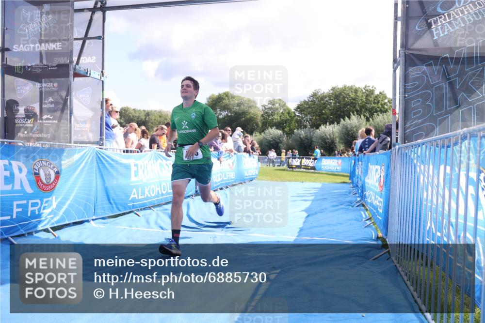 25.08.2024 - Elbe Triathlon Hamburg H.Heesch http://msf.ph/oto/6885730 25.08.2024 11:32:08 Ziel 585, 698, 733 meine-sportfotos.de