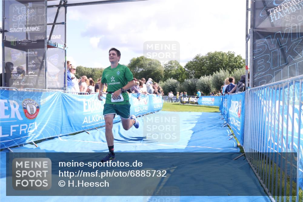 25.08.2024 - Elbe Triathlon Hamburg H.Heesch http://msf.ph/oto/6885732 25.08.2024 11:32:08 Ziel 585, 698, 733 meine-sportfotos.de
