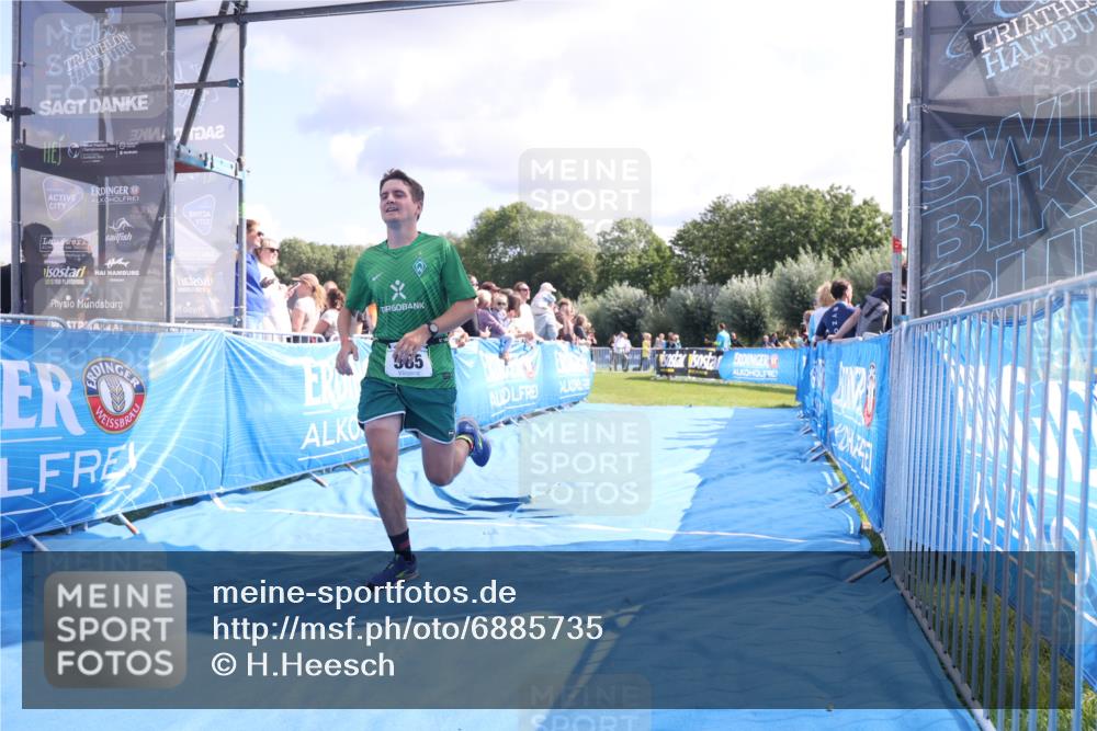 25.08.2024 - Elbe Triathlon Hamburg H.Heesch http://msf.ph/oto/6885735 25.08.2024 11:32:08 Ziel 585, 698, 733 meine-sportfotos.de