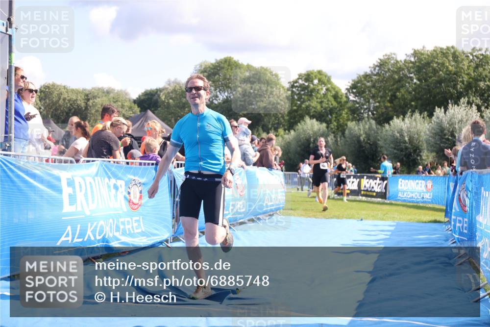 25.08.2024 - Elbe Triathlon Hamburg H.Heesch http://msf.ph/oto/6885748 25.08.2024 11:32:26 Ziel 374, 688 meine-sportfotos.de