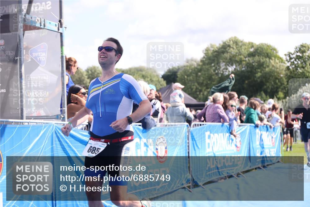25.08.2024 - Elbe Triathlon Hamburg H.Heesch http://msf.ph/oto/6885749 25.08.2024 11:25:10 Ziel 128, 582, 588, 685, 728, 1600 meine-sportfotos.de