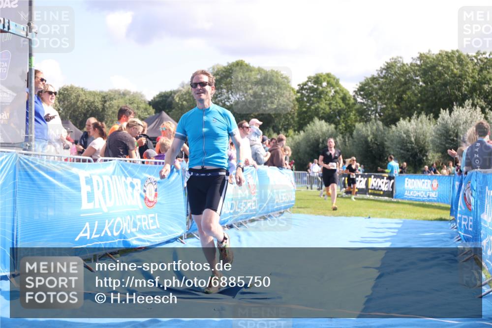 25.08.2024 - Elbe Triathlon Hamburg H.Heesch http://msf.ph/oto/6885750 25.08.2024 11:32:26 Ziel 374, 688 meine-sportfotos.de