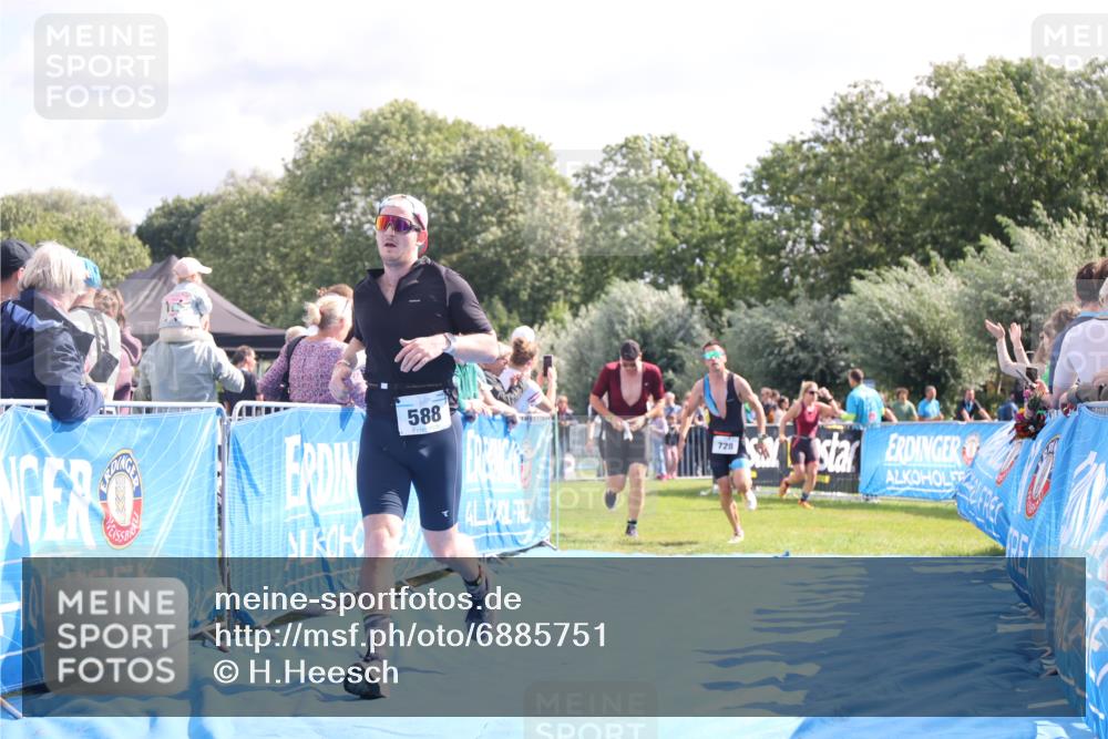 25.08.2024 - Elbe Triathlon Hamburg H.Heesch http://msf.ph/oto/6885751 25.08.2024 11:25:12 Ziel 128, 582, 588, 685, 728, 797, 1600 meine-sportfotos.de