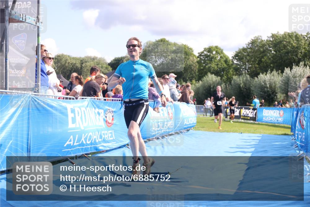 25.08.2024 - Elbe Triathlon Hamburg H.Heesch http://msf.ph/oto/6885752 25.08.2024 11:32:26 Ziel 374, 688 meine-sportfotos.de