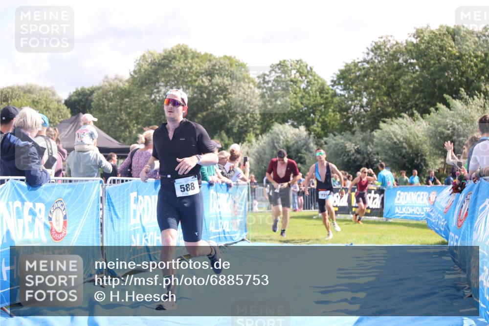 25.08.2024 - Elbe Triathlon Hamburg H.Heesch http://msf.ph/oto/6885753 25.08.2024 11:25:13 Ziel 128, 582, 588, 685, 728, 797, 1600 meine-sportfotos.de