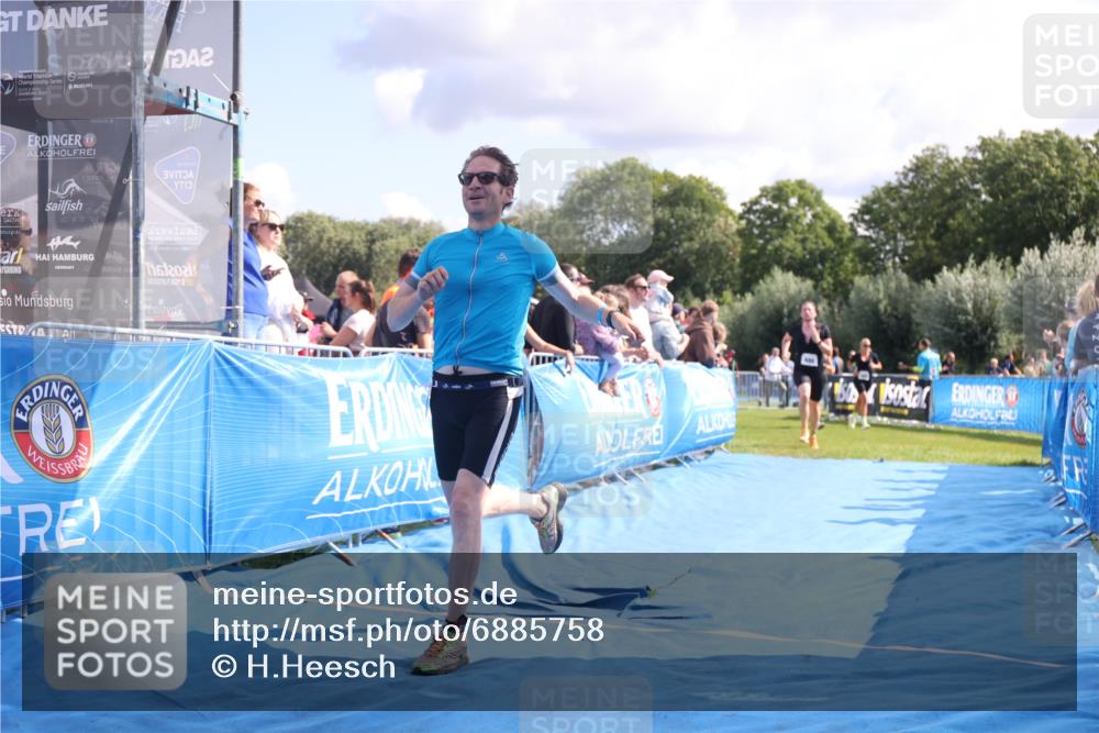 25.08.2024 - Elbe Triathlon Hamburg H.Heesch http://msf.ph/oto/6885758 25.08.2024 11:32:26 Ziel 374, 688 meine-sportfotos.de