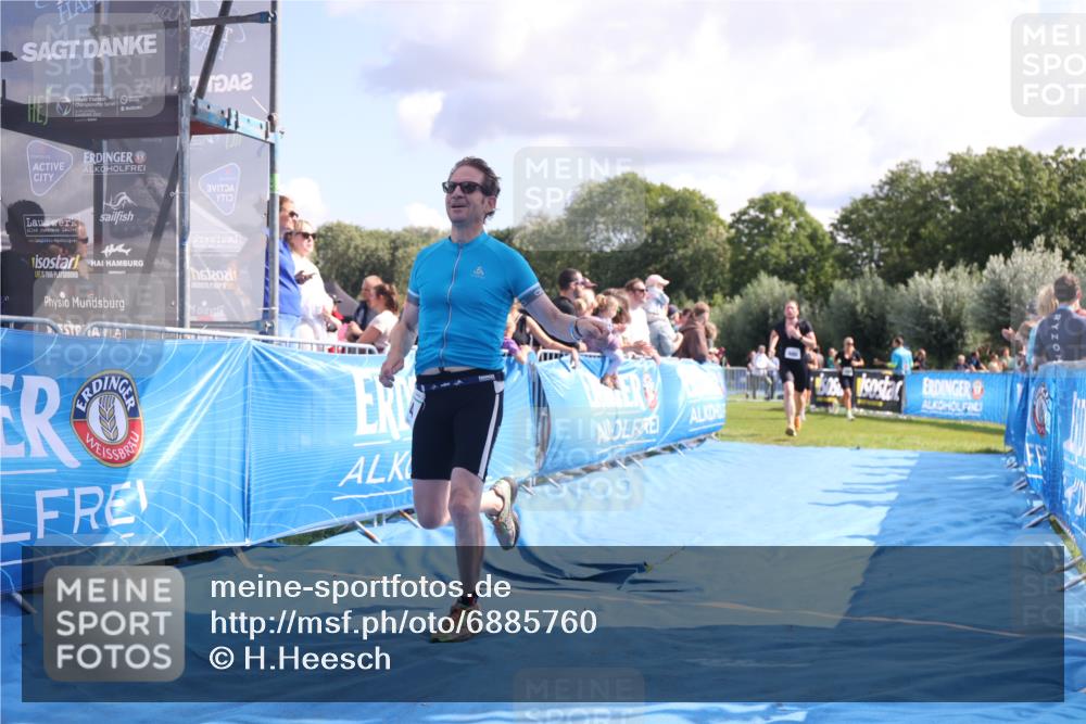 25.08.2024 - Elbe Triathlon Hamburg H.Heesch http://msf.ph/oto/6885760 25.08.2024 11:32:26 Ziel 374, 688 meine-sportfotos.de