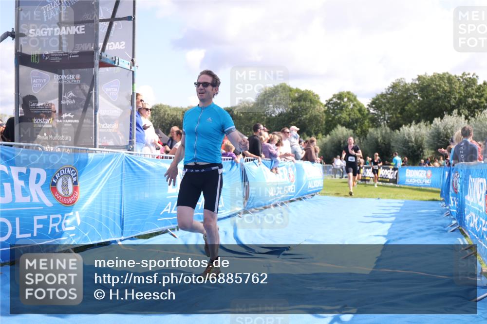 25.08.2024 - Elbe Triathlon Hamburg H.Heesch http://msf.ph/oto/6885762 25.08.2024 11:32:26 Ziel 374, 688 meine-sportfotos.de