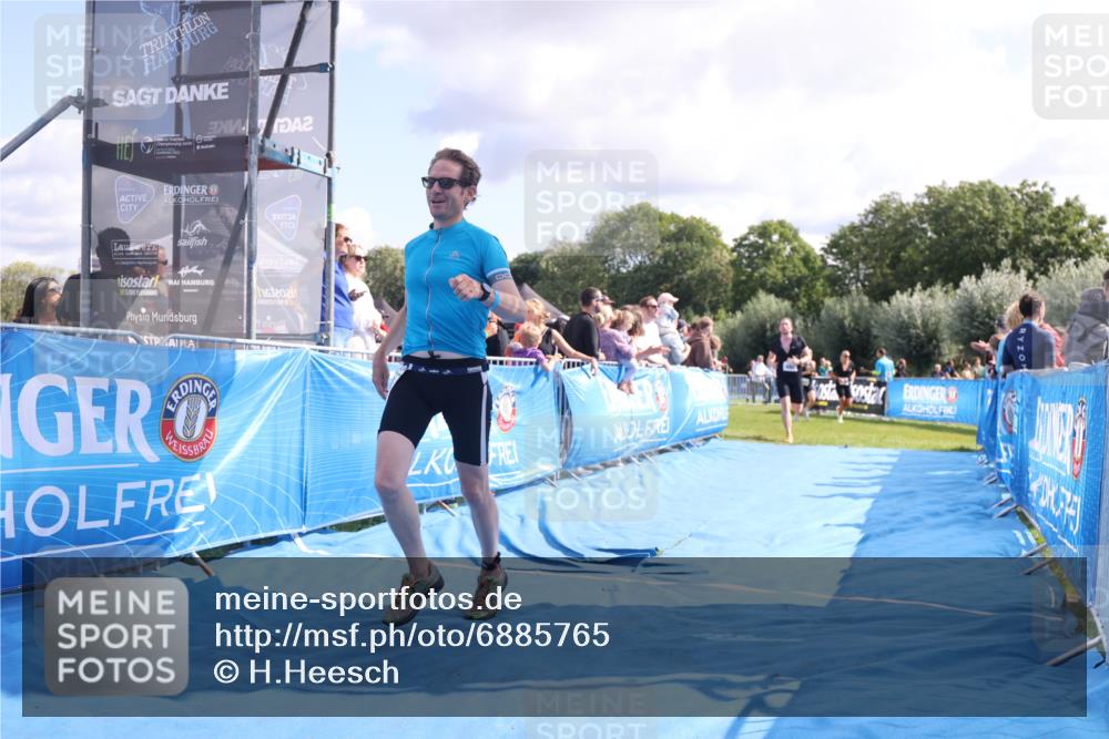 25.08.2024 - Elbe Triathlon Hamburg H.Heesch http://msf.ph/oto/6885765 25.08.2024 11:32:26 Ziel 374, 688 meine-sportfotos.de