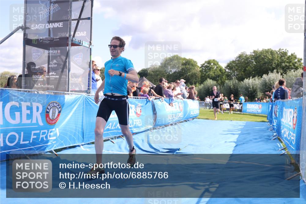25.08.2024 - Elbe Triathlon Hamburg H.Heesch http://msf.ph/oto/6885766 25.08.2024 11:32:26 Ziel 374, 688 meine-sportfotos.de
