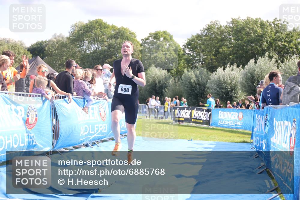 25.08.2024 - Elbe Triathlon Hamburg H.Heesch http://msf.ph/oto/6885768 25.08.2024 11:32:28 Ziel 374, 688 meine-sportfotos.de