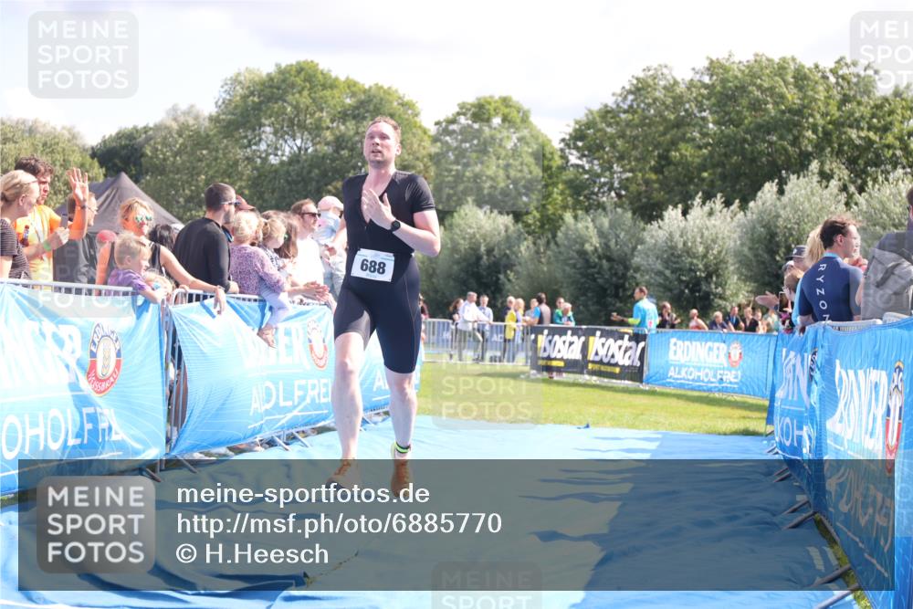 25.08.2024 - Elbe Triathlon Hamburg H.Heesch http://msf.ph/oto/6885770 25.08.2024 11:32:28 Ziel 374, 688 meine-sportfotos.de