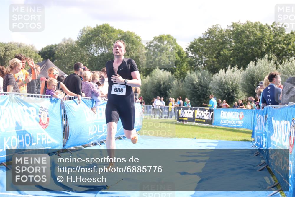 25.08.2024 - Elbe Triathlon Hamburg H.Heesch http://msf.ph/oto/6885776 25.08.2024 11:32:29 Ziel 374, 688 meine-sportfotos.de