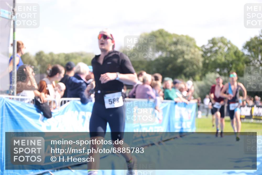 25.08.2024 - Elbe Triathlon Hamburg H.Heesch http://msf.ph/oto/6885783 25.08.2024 11:25:13 Ziel 128, 582, 588, 685, 728, 797, 1600 meine-sportfotos.de