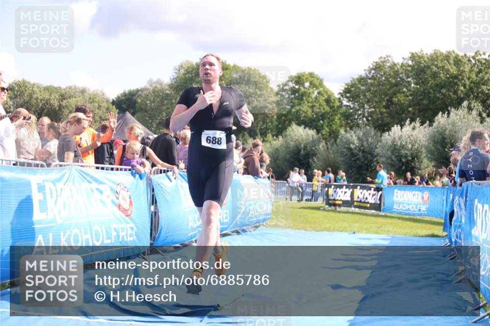 25.08.2024 - Elbe Triathlon Hamburg H.Heesch http://msf.ph/oto/6885786 25.08.2024 11:32:29 Ziel 374, 688 meine-sportfotos.de
