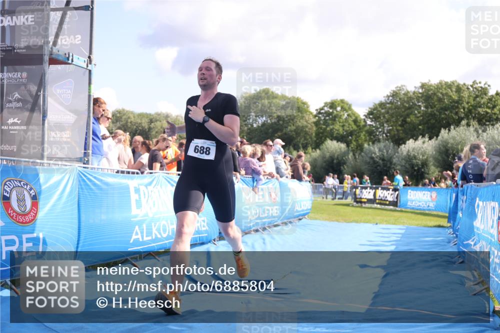 25.08.2024 - Elbe Triathlon Hamburg H.Heesch http://msf.ph/oto/6885804 25.08.2024 11:32:29 Ziel 374, 688 meine-sportfotos.de
