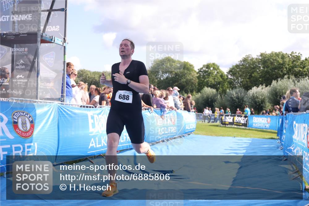25.08.2024 - Elbe Triathlon Hamburg H.Heesch http://msf.ph/oto/6885806 25.08.2024 11:32:29 Ziel 374, 688 meine-sportfotos.de