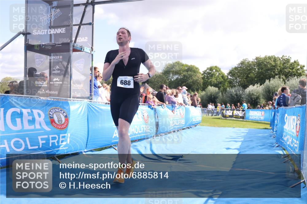 25.08.2024 - Elbe Triathlon Hamburg H.Heesch http://msf.ph/oto/6885814 25.08.2024 11:32:30 Ziel 374, 688 meine-sportfotos.de