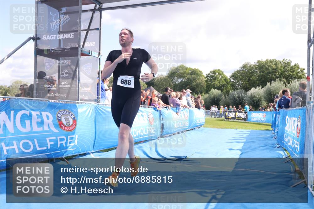 25.08.2024 - Elbe Triathlon Hamburg H.Heesch http://msf.ph/oto/6885815 25.08.2024 11:32:30 Ziel 374, 688 meine-sportfotos.de