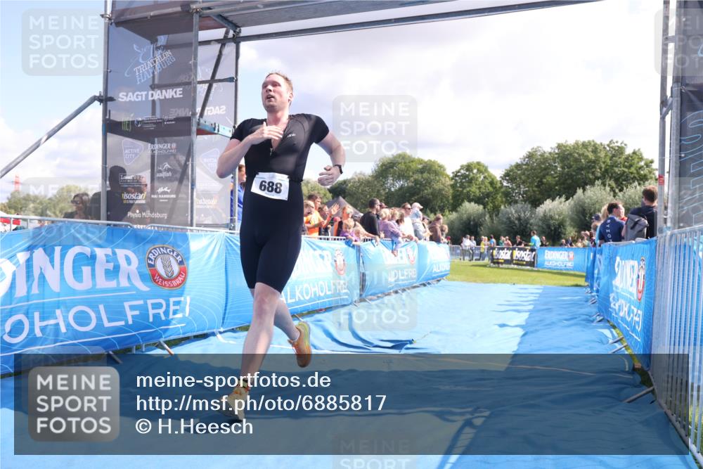 25.08.2024 - Elbe Triathlon Hamburg H.Heesch http://msf.ph/oto/6885817 25.08.2024 11:32:30 Ziel 374, 688 meine-sportfotos.de