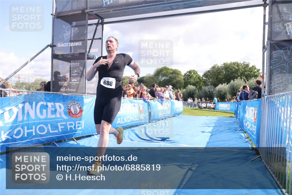25.08.2024 - Elbe Triathlon Hamburg H.Heesch http://msf.ph/oto/6885819 25.08.2024 11:32:30 Ziel 374, 688 meine-sportfotos.de