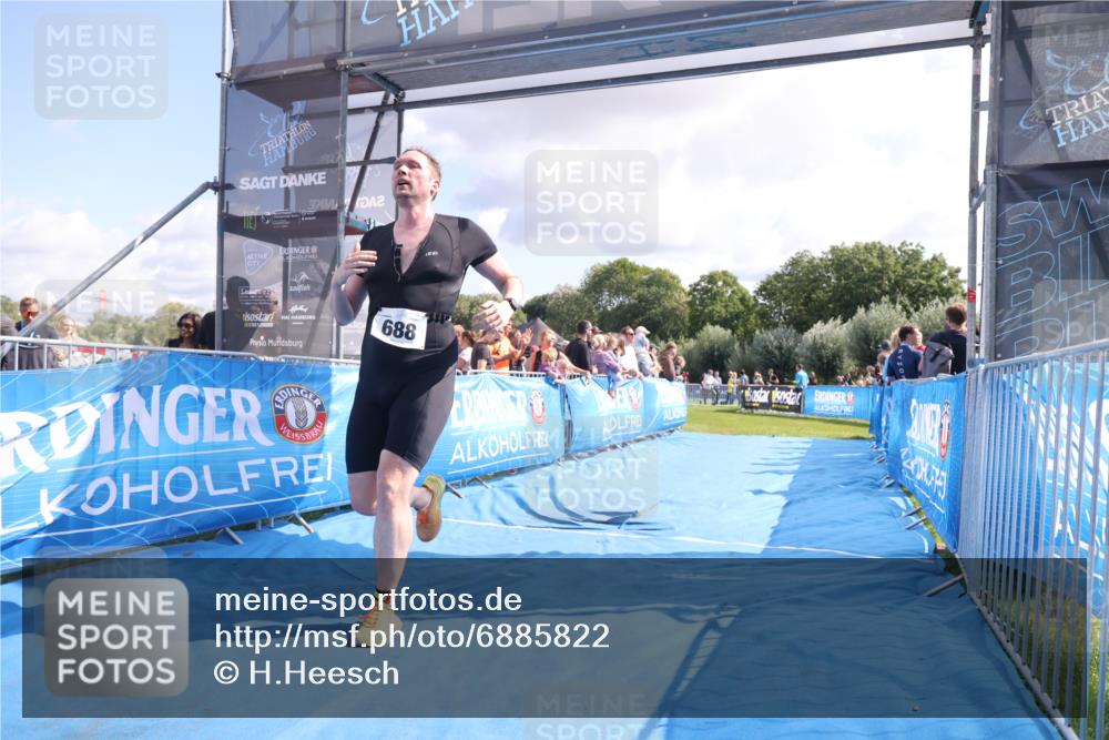 25.08.2024 - Elbe Triathlon Hamburg H.Heesch http://msf.ph/oto/6885822 25.08.2024 11:32:30 Ziel 374, 688 meine-sportfotos.de