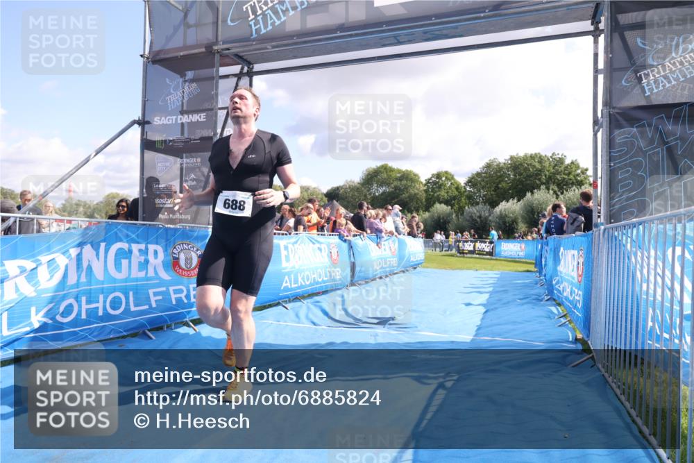 25.08.2024 - Elbe Triathlon Hamburg H.Heesch http://msf.ph/oto/6885824 25.08.2024 11:32:30 Ziel 374, 688 meine-sportfotos.de