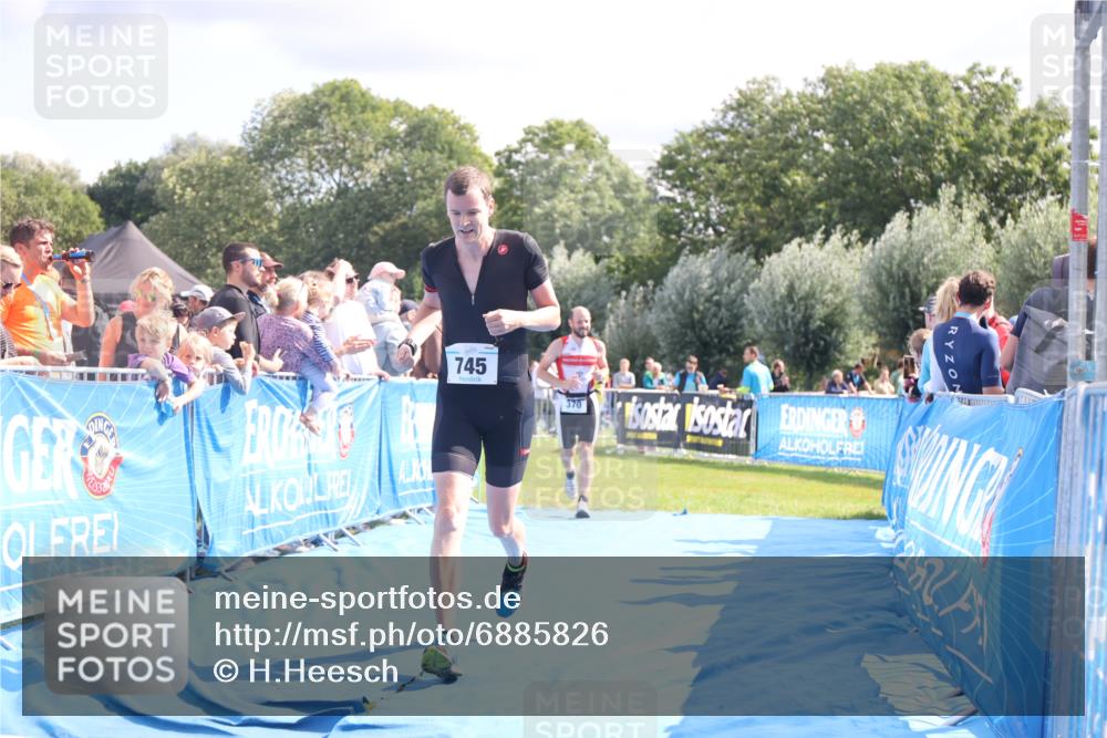25.08.2024 - Elbe Triathlon Hamburg H.Heesch http://msf.ph/oto/6885826 25.08.2024 11:32:38 Ziel 370, 745 meine-sportfotos.de