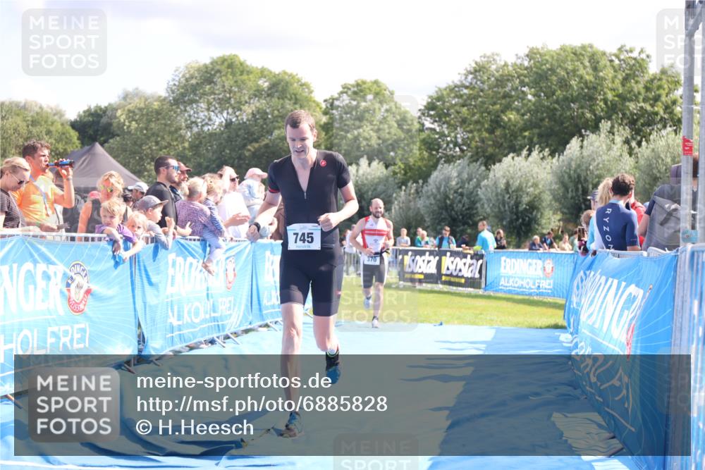 25.08.2024 - Elbe Triathlon Hamburg H.Heesch http://msf.ph/oto/6885828 25.08.2024 11:32:38 Ziel 370, 745 meine-sportfotos.de