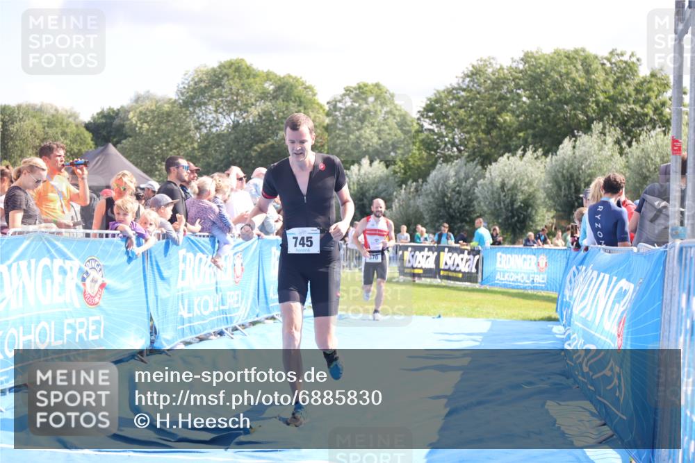 25.08.2024 - Elbe Triathlon Hamburg H.Heesch http://msf.ph/oto/6885830 25.08.2024 11:32:38 Ziel 370, 745 meine-sportfotos.de