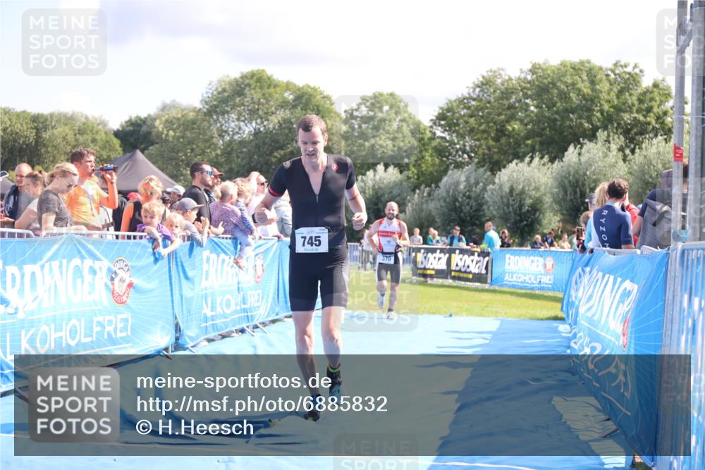 25.08.2024 - Elbe Triathlon Hamburg H.Heesch http://msf.ph/oto/6885832 25.08.2024 11:32:38 Ziel 370, 745 meine-sportfotos.de