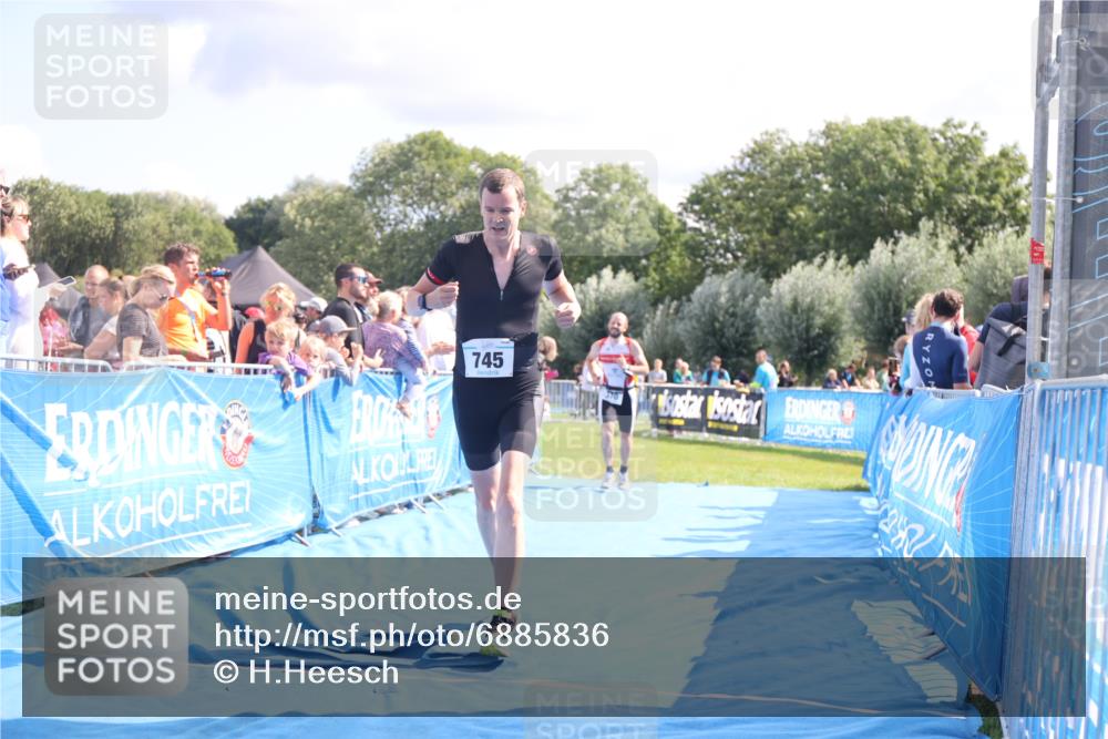 25.08.2024 - Elbe Triathlon Hamburg H.Heesch http://msf.ph/oto/6885836 25.08.2024 11:32:38 Ziel 370, 745 meine-sportfotos.de