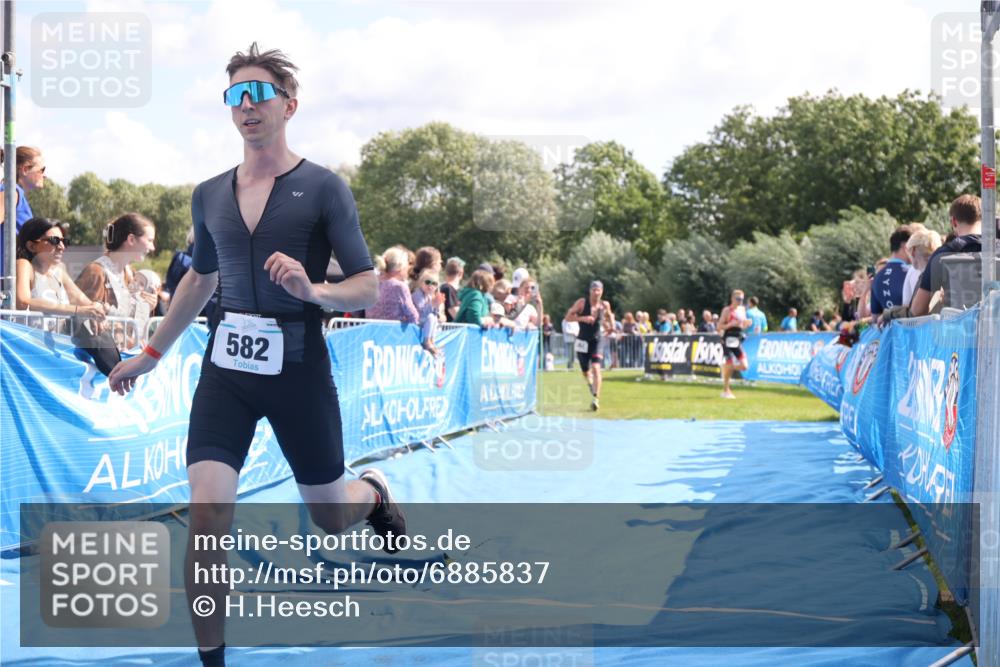 25.08.2024 - Elbe Triathlon Hamburg H.Heesch http://msf.ph/oto/6885837 25.08.2024 11:25:17 Ziel 582, 588, 685, 728, 797, 1600 meine-sportfotos.de
