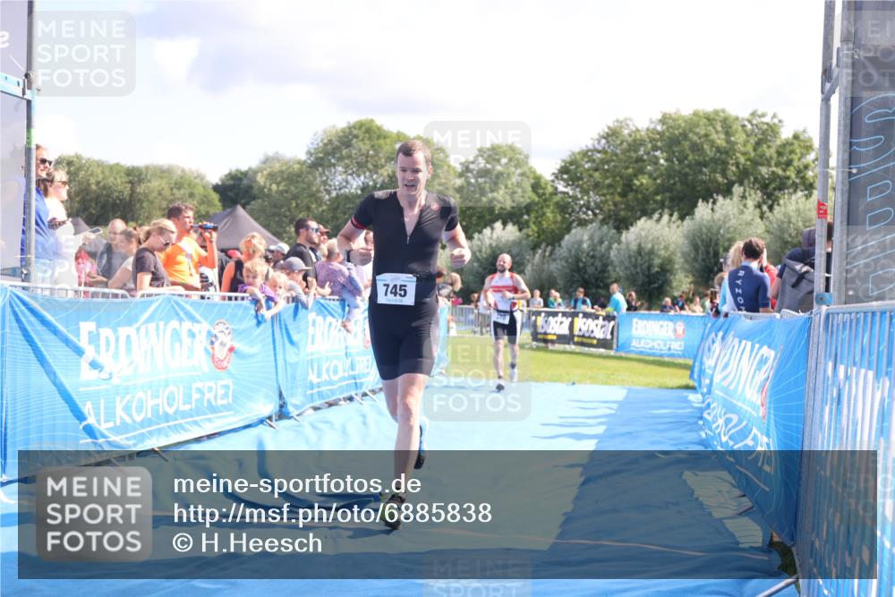 25.08.2024 - Elbe Triathlon Hamburg H.Heesch http://msf.ph/oto/6885838 25.08.2024 11:32:38 Ziel 370, 745 meine-sportfotos.de