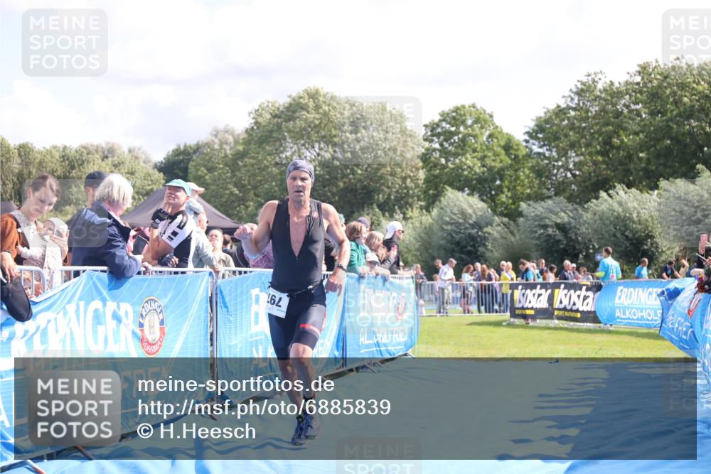 25.08.2024 - Elbe Triathlon Hamburg H.Heesch http://msf.ph/oto/6885839 25.08.2024 11:25:20 Ziel 582, 588, 728, 797, 1600 meine-sportfotos.de