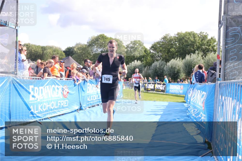 25.08.2024 - Elbe Triathlon Hamburg H.Heesch http://msf.ph/oto/6885840 25.08.2024 11:32:38 Ziel 370, 745 meine-sportfotos.de