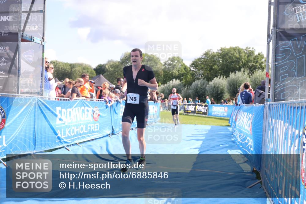 25.08.2024 - Elbe Triathlon Hamburg H.Heesch http://msf.ph/oto/6885846 25.08.2024 11:32:38 Ziel 370, 745 meine-sportfotos.de