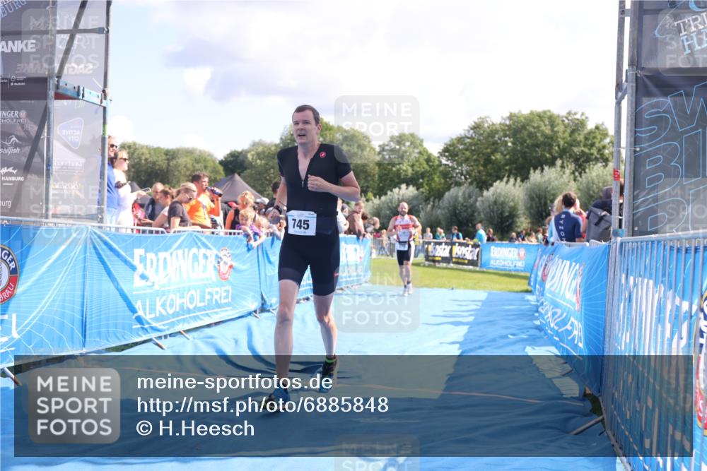25.08.2024 - Elbe Triathlon Hamburg H.Heesch http://msf.ph/oto/6885848 25.08.2024 11:32:38 Ziel 370, 745 meine-sportfotos.de