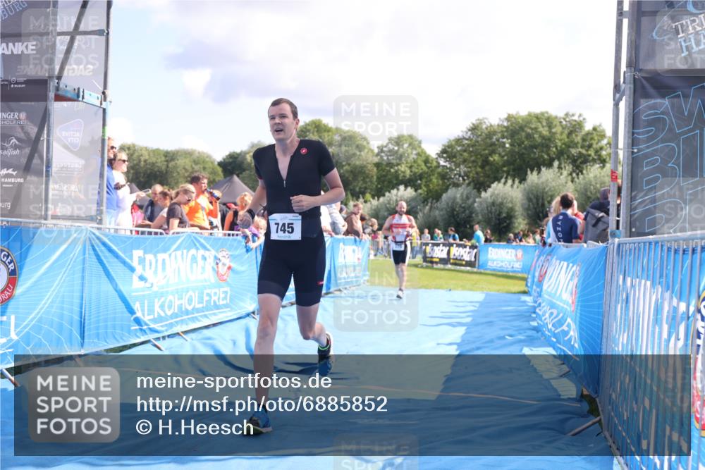 25.08.2024 - Elbe Triathlon Hamburg H.Heesch http://msf.ph/oto/6885852 25.08.2024 11:32:39 Ziel 370, 745 meine-sportfotos.de
