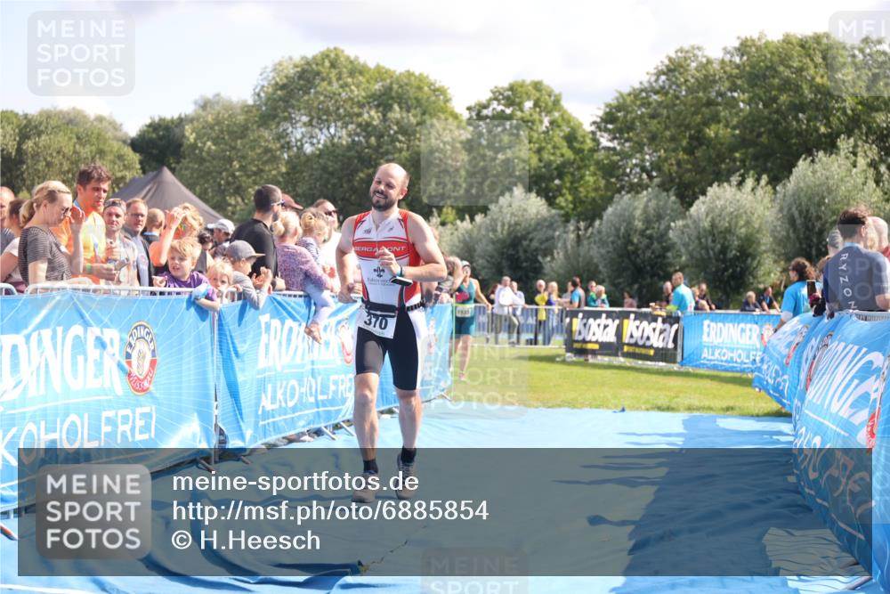 25.08.2024 - Elbe Triathlon Hamburg H.Heesch http://msf.ph/oto/6885854 25.08.2024 11:32:40 Ziel 370, 745 meine-sportfotos.de