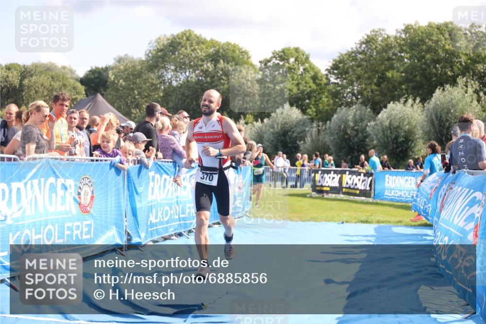 25.08.2024 - Elbe Triathlon Hamburg H.Heesch http://msf.ph/oto/6885856 25.08.2024 11:32:40 Ziel 370, 745 meine-sportfotos.de